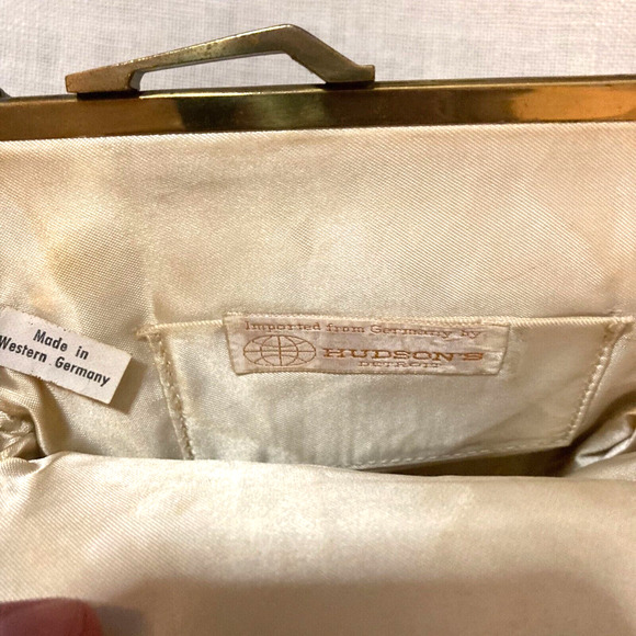 1950s Petit Point Tapestry Purse | West Germany | Gold Snake Chain - Picture 5 of 8